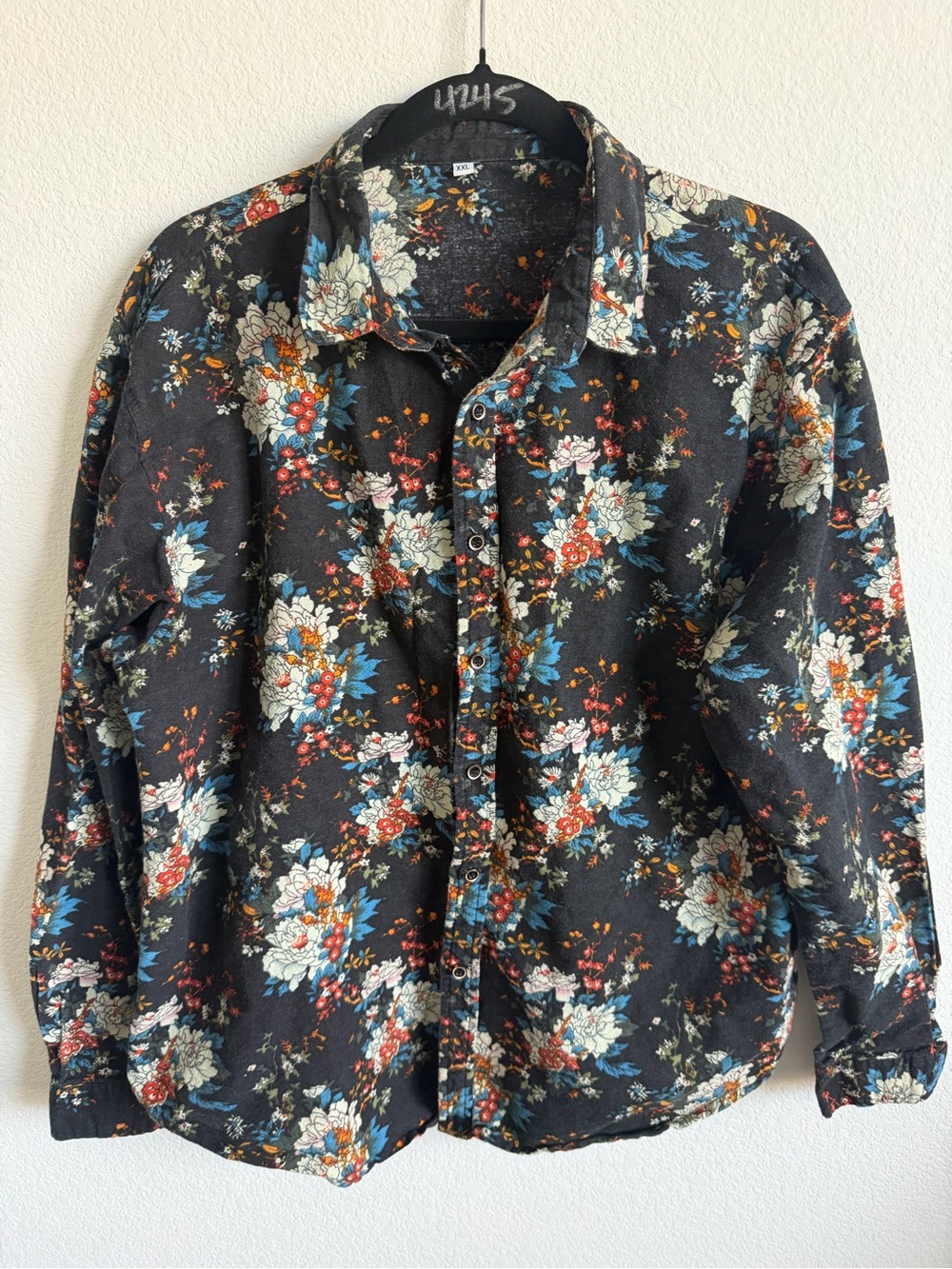Source Unknown Black Floral Button-Down Shirt with Blue and Cream Blooms